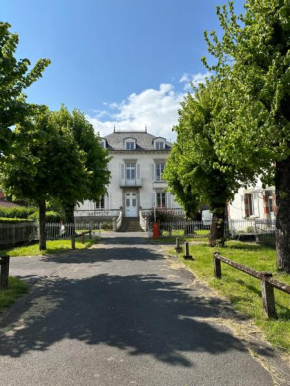 La maisonnette du Cantal - Centre ville avec Jardin Parking